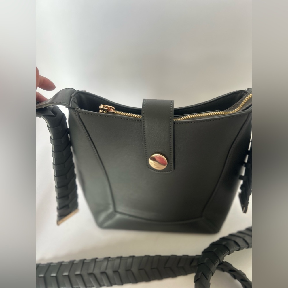 Women's Gray Faux Leather Crossbody Braided Strap Zip‎ And Magnetic Closure